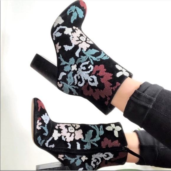 NWT Rebecca Minkoff Bojana Black Floral Kid Suede Embroidery Size 8 - Picture 3 of 10